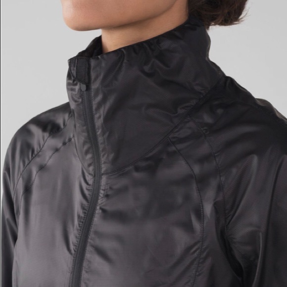 SOLD Lululemon Run With It Jacket in black! - Picture 2 of 8
